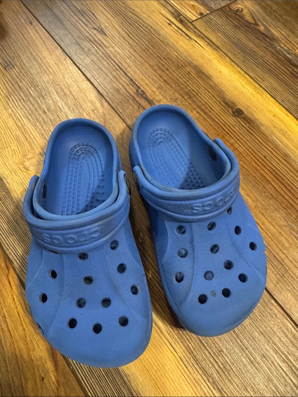 Size 10/11 blue Crocs